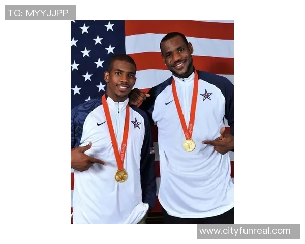 詹姆斯与足球明星同框合影展现运动员友谊与激情的精彩瞬间 詹姆斯与足球明星同框合影展现运动员友谊与激情的精彩瞬间